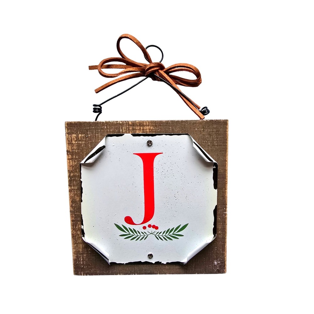 NWOT Rustic‎ Wood Letter J Monogram Wall Decor with Berry Garland Accent
